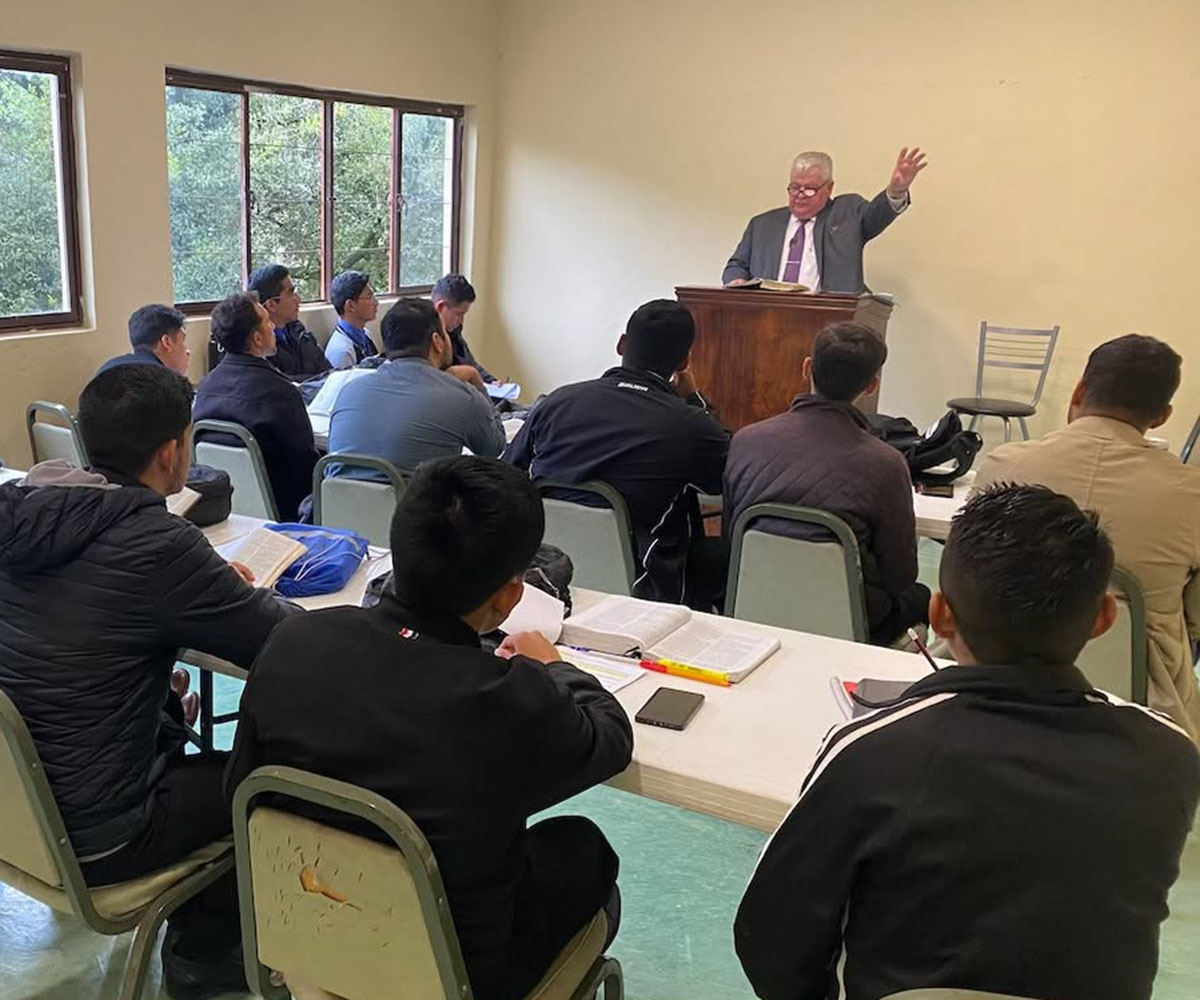 Estudios presenciales en Monte Hebrón