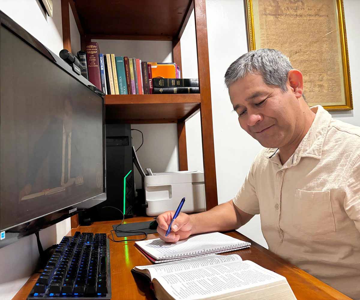 Jesús León, alumno de la modalidad en línea del Instituto Bíblico Bautista Monte Hebrón