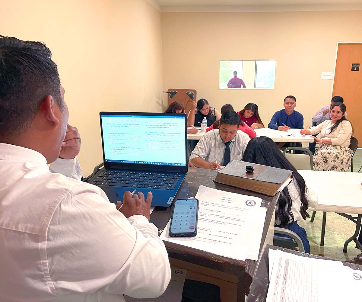 Clases presenciales en el Instituto Bíblico Bautista Monte Hebrón