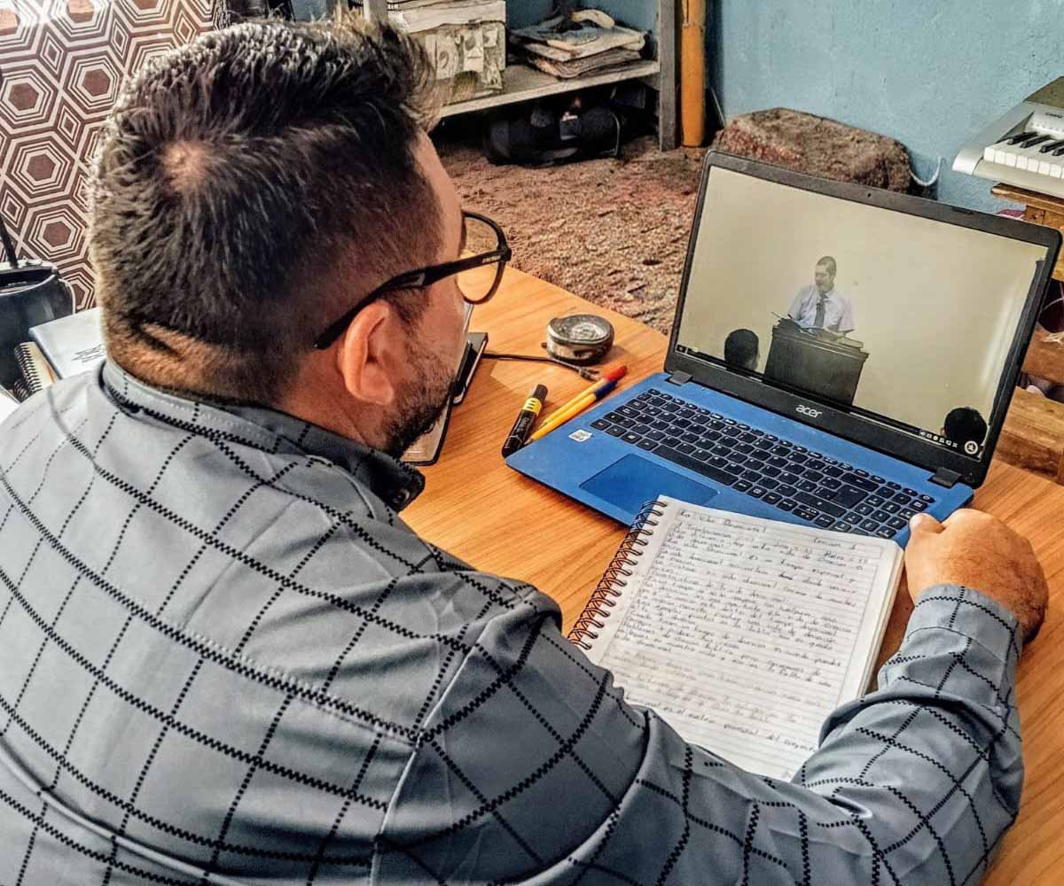 Erwin González, alumno de la modalidad en línea del Instituto Bíblico Bautista Monte Hebrón